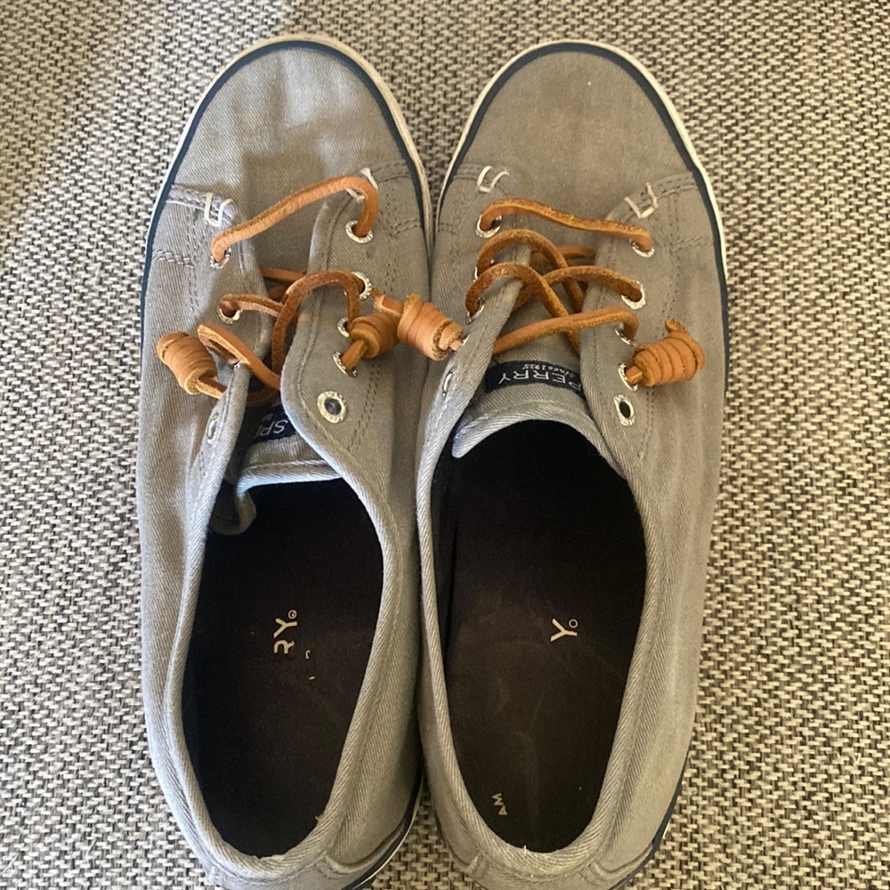 Sperry tennis shoes. Women’s size 8.